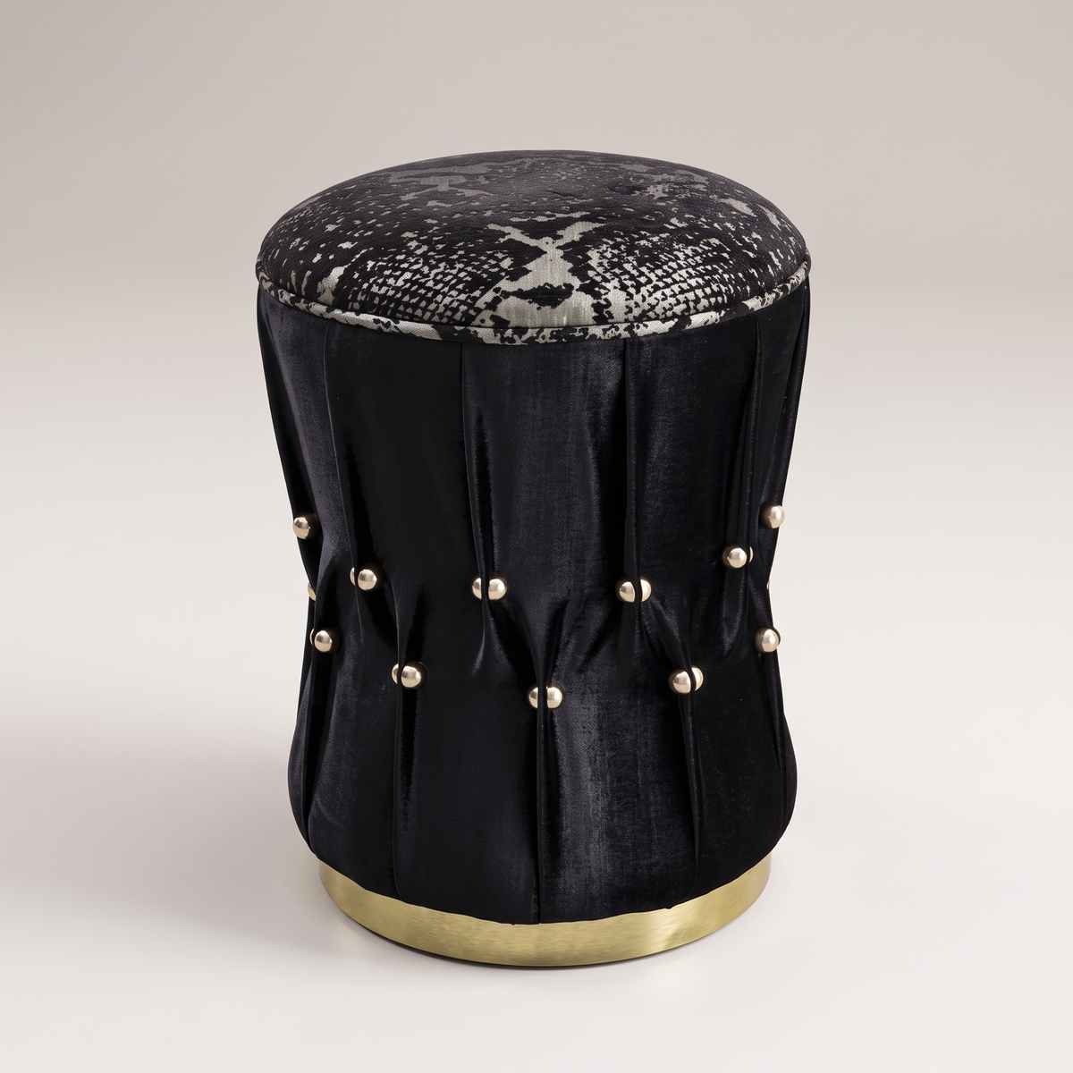 Majesty Black Pouf, studio view