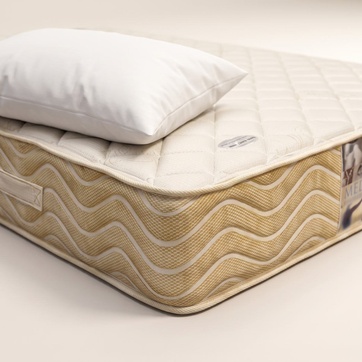 Raha Mediplus Mattress 200x180, styled detail