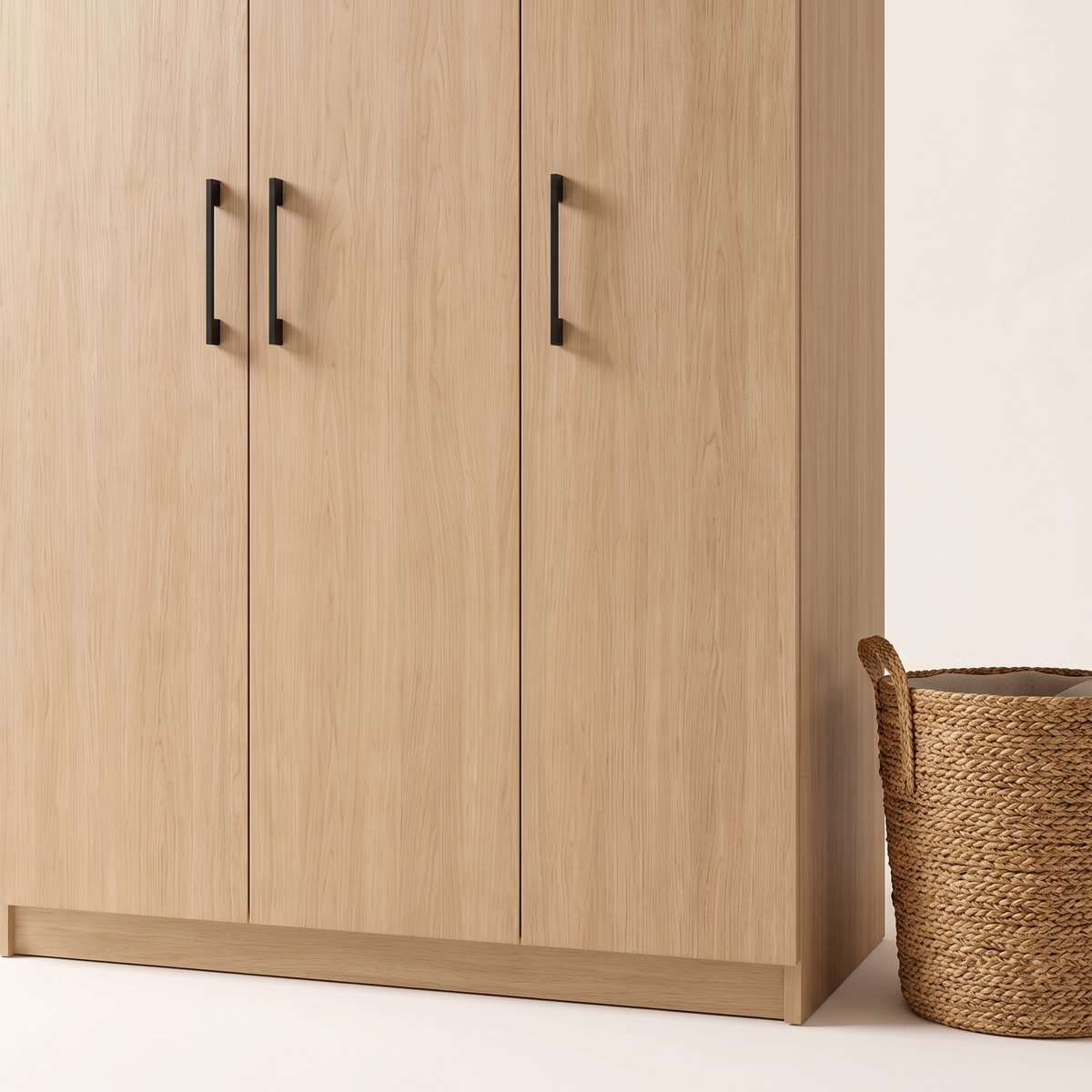 Oak 3 Door Wardrobe, styled detail