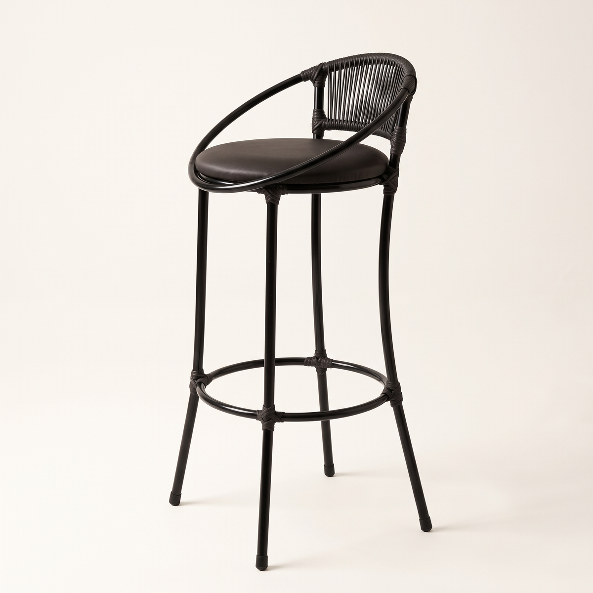 Famais Havai High Stool, studio view