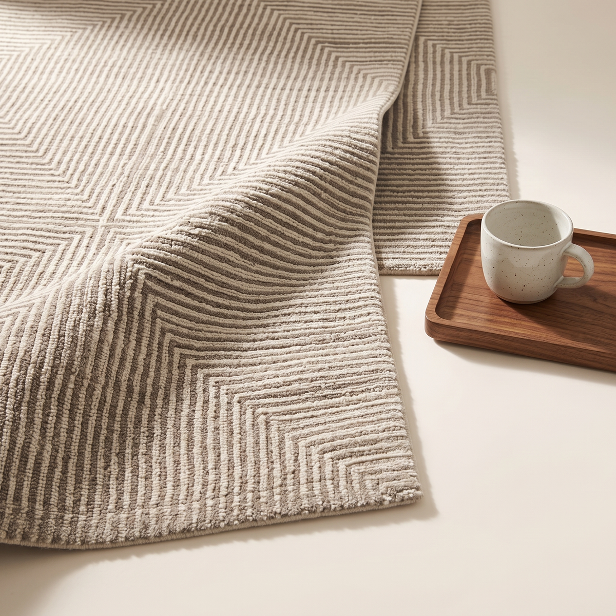 160×220 Mojave Carpet Rug #4150, styled detail