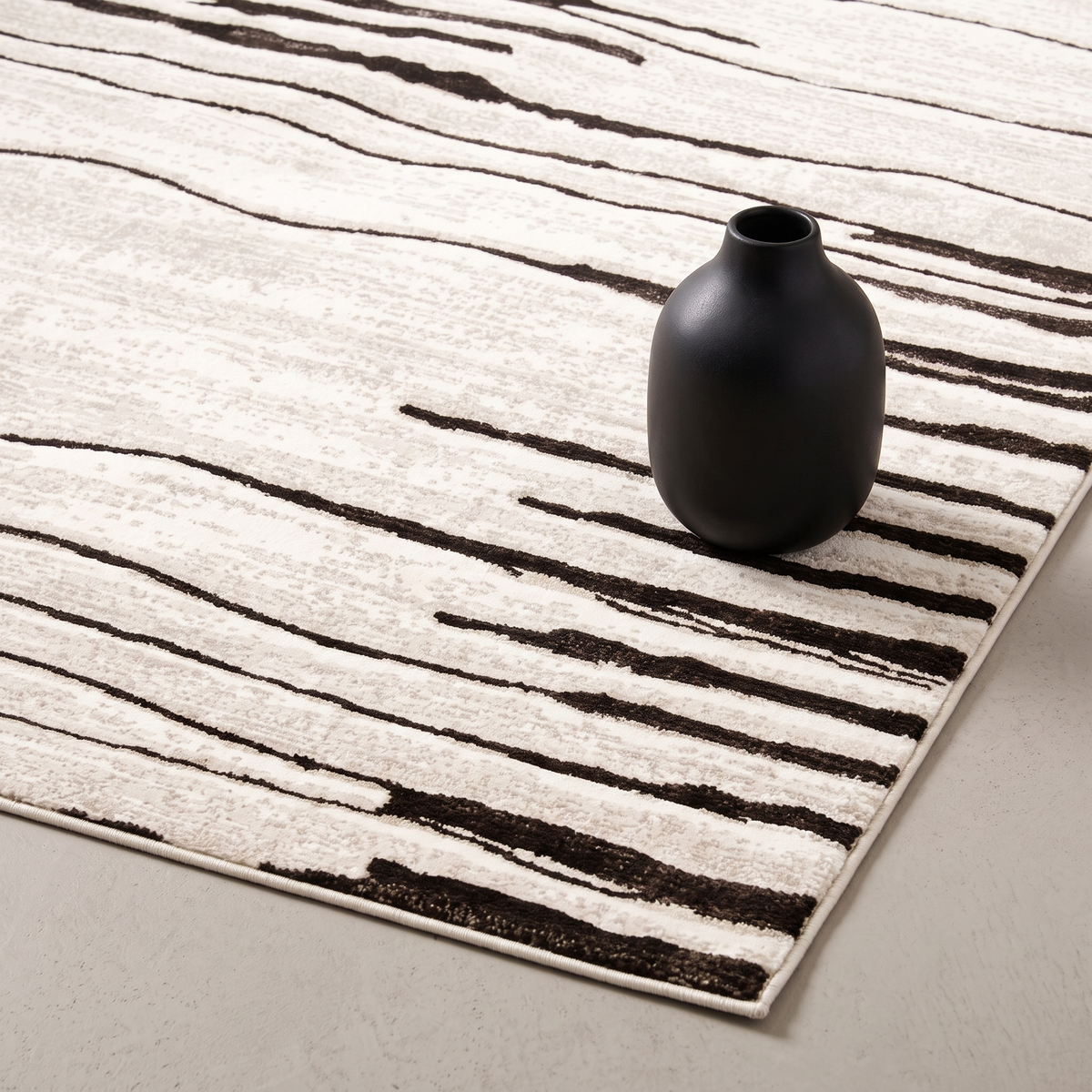 200×285 Ledex Rug #59001Y, styled detail