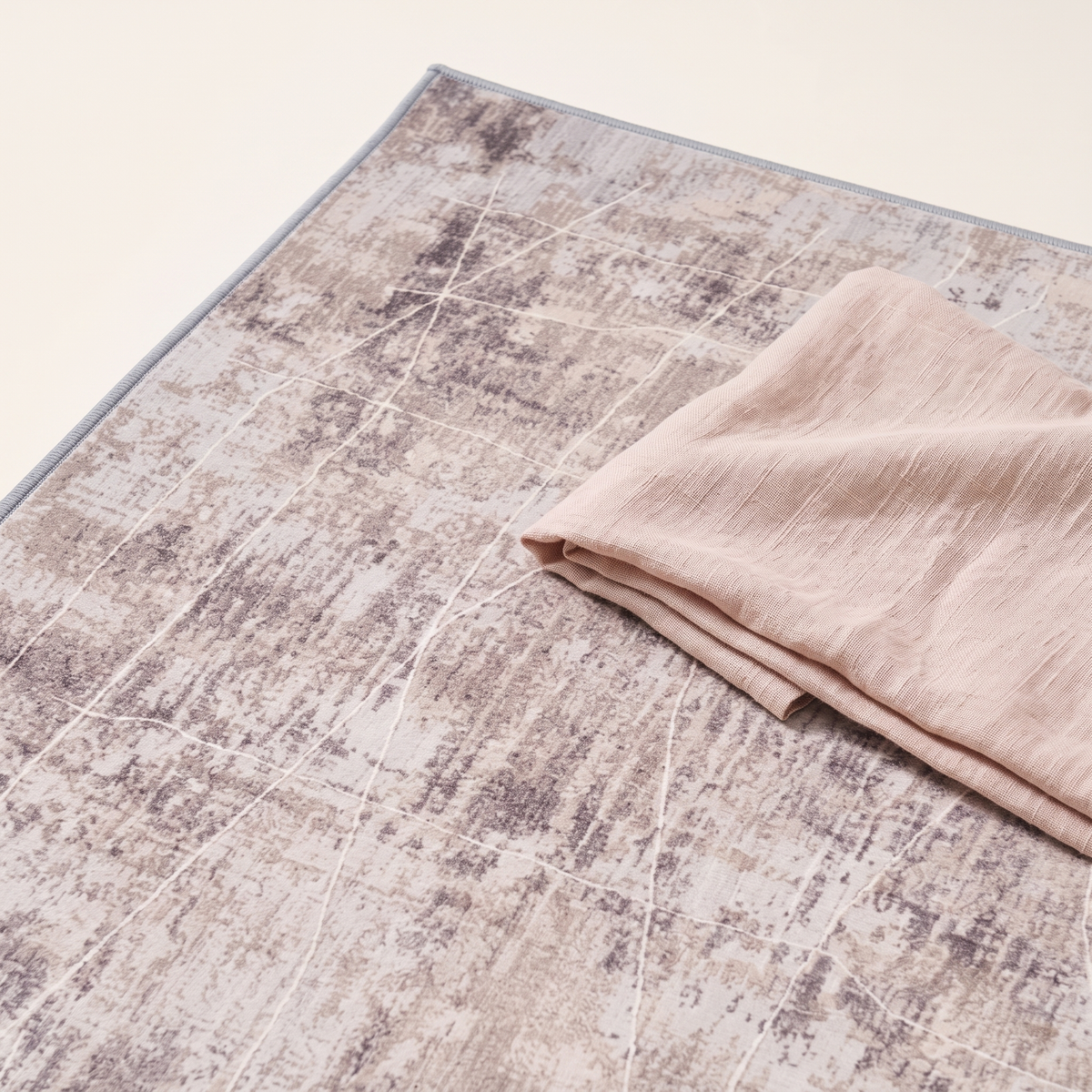 200x285 Aguero Rug #44012, styled detail
