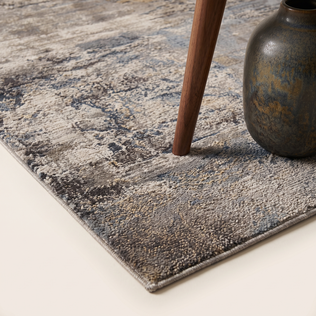 230×310 Mojave Carpet Rug #8020, styled detail