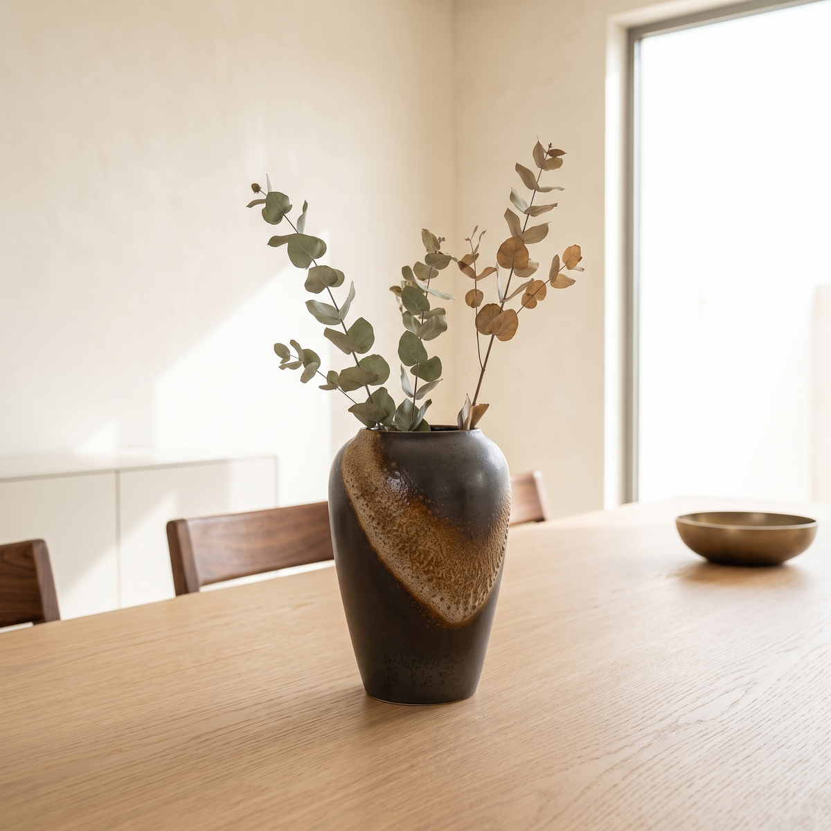 Decorative Porcelain Vase #SLD059-M in a Muscat home