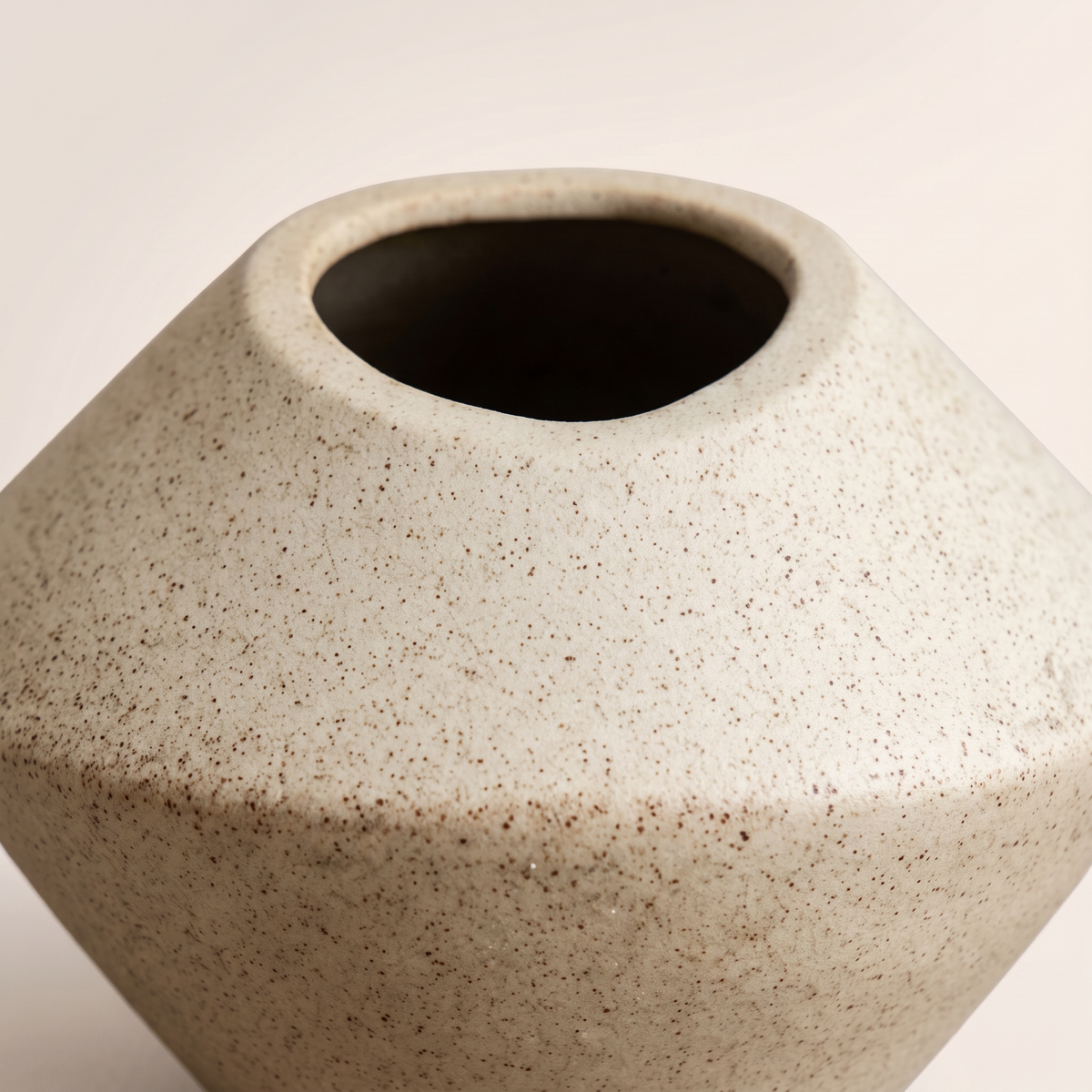 Decorative Porcelain Vase #SLD112-S, material detail