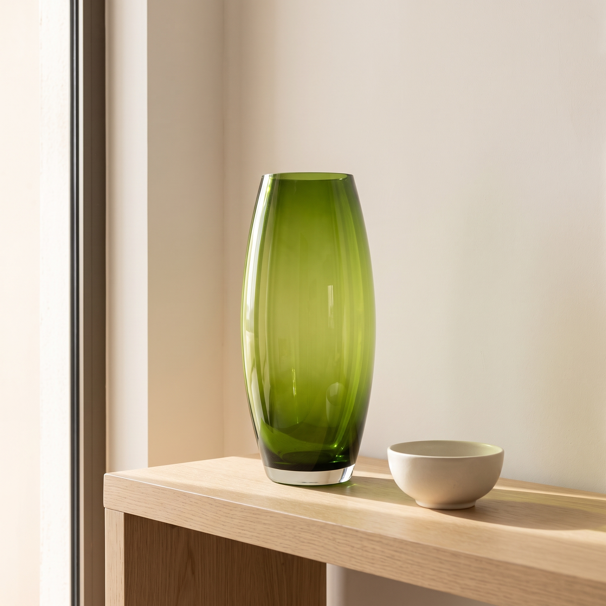 K047 Green Decorative Vase, second room view