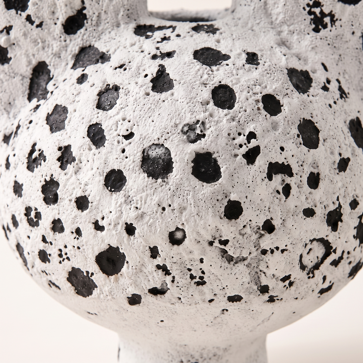Lunar Large Lava Bottle, material detail
