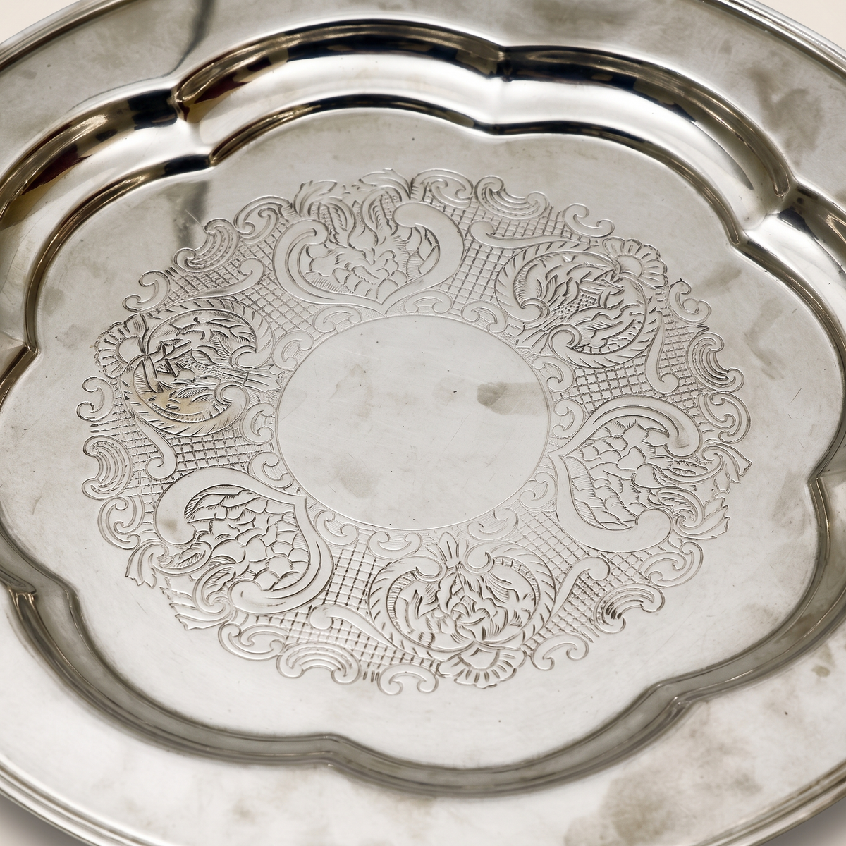 Round Brass Tray #FS760, material detail
