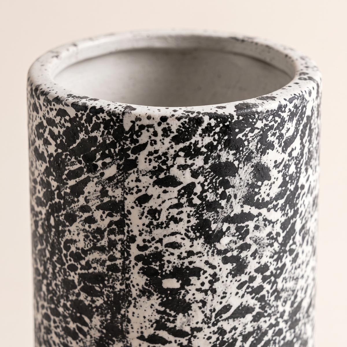Tiger Pattern Small Vase, material detail