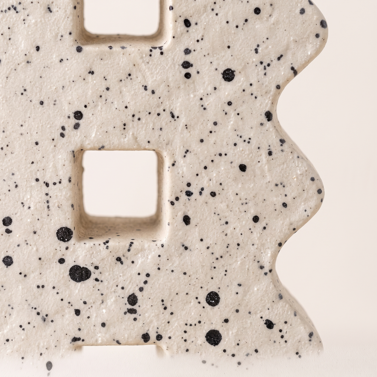 Speckled Wave Resin Sculpture, material detail
