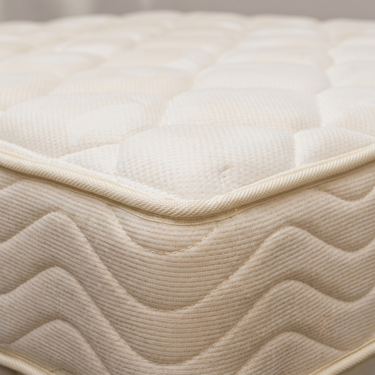 Raha Supreme Mattress 200x150, studio close-up of the detail